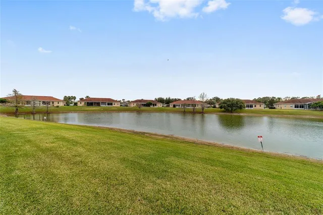 $318,900 | 10161 Mainsail Drive, Oxford, FL 34484