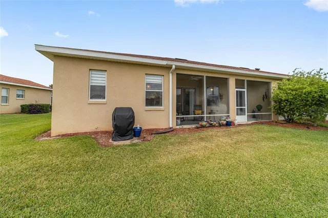 $318,900 | 10161 Mainsail Drive, Oxford, FL 34484