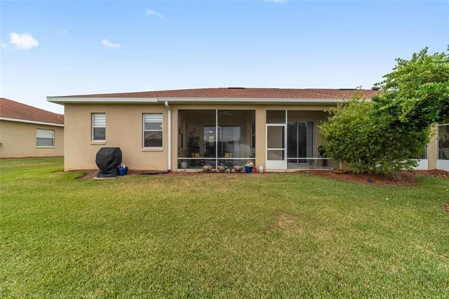$318,900 | 10161 Mainsail Drive, Oxford, FL 34484
