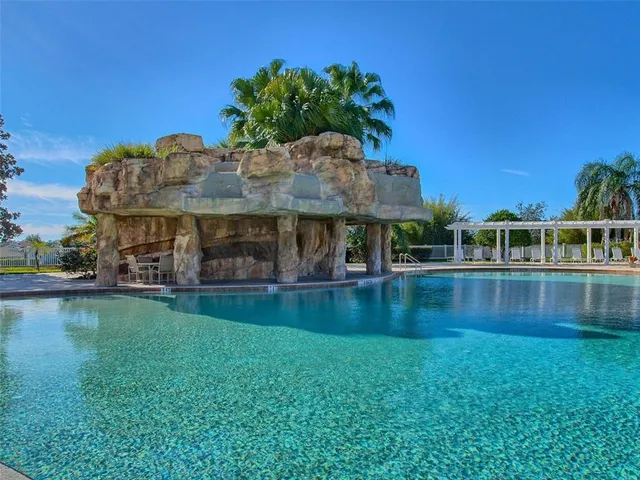 $318,900 | 10161 Mainsail Drive, Oxford, FL 34484