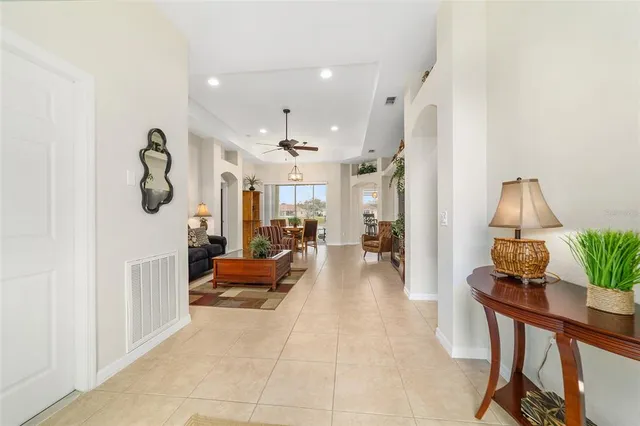 $318,900 | 10161 Mainsail Drive, Oxford, FL 34484