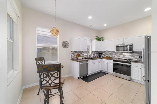 $318,900 | 10161 Mainsail Drive, Oxford, FL 34484