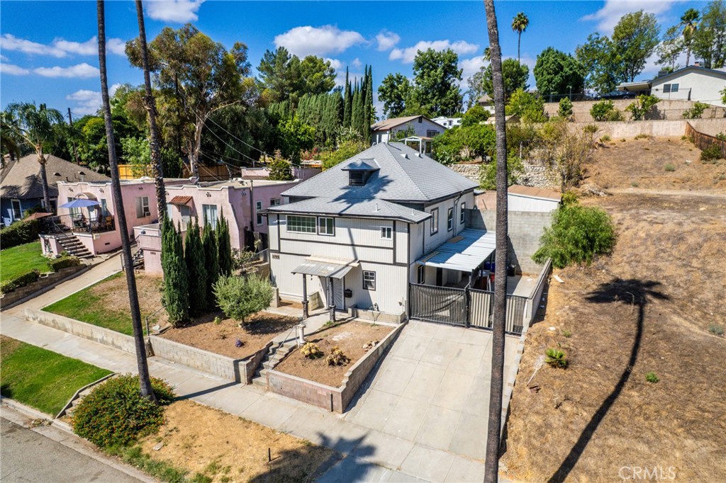 2789 Fairmount Boulevard Riverside, CA 92501 - Photo 2 of 60