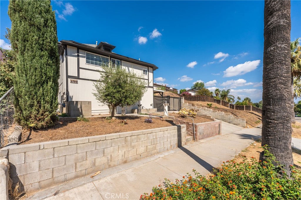 2789 Fairmount Boulevard Riverside, CA 92501 - Photo 3 of 60
