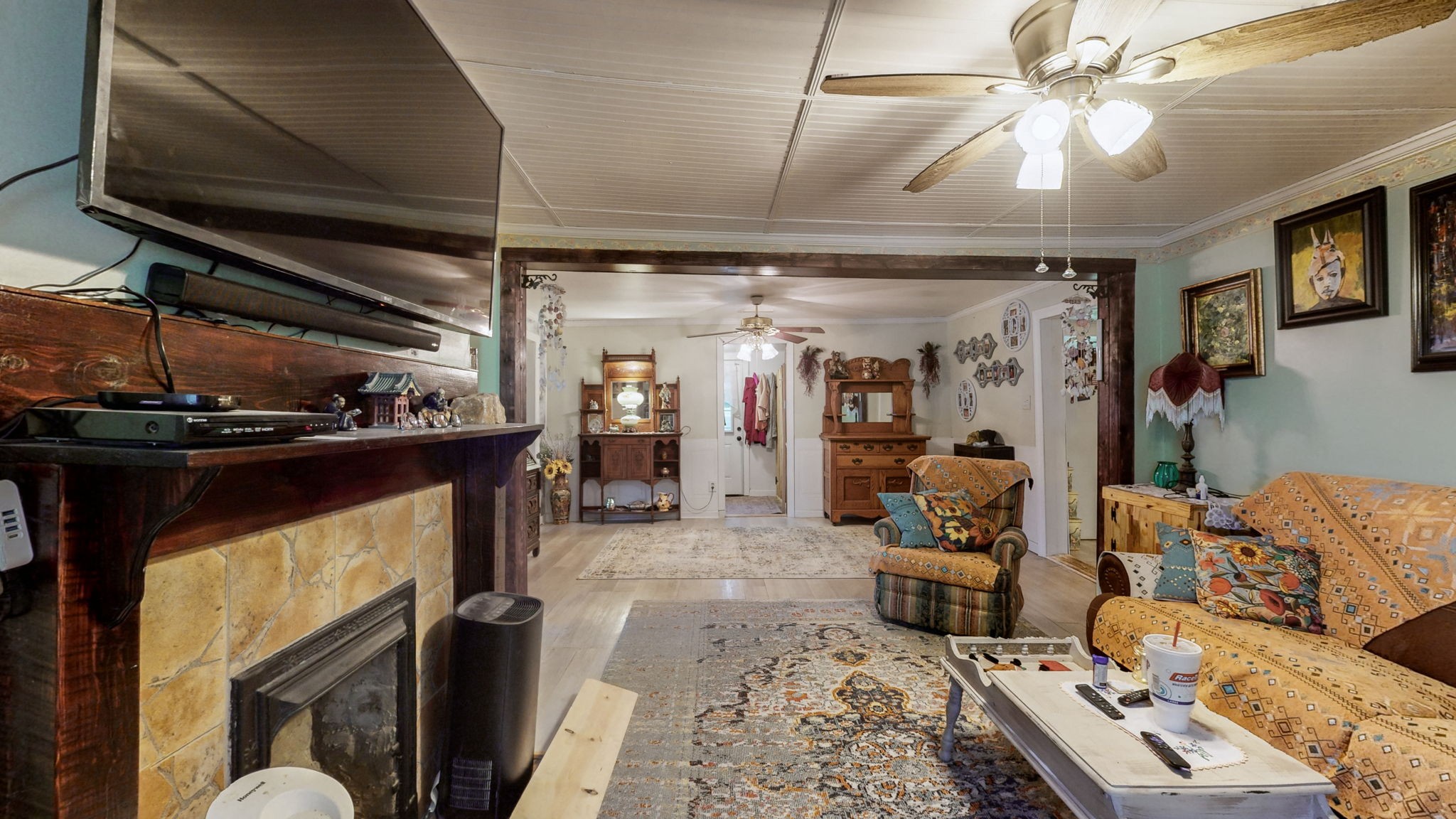 407 Villa Street Murfreesboro, TN 37129 - Photo 5 of 33 a living room with furniture and a flat screen tv