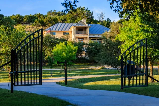 a picture of a city view