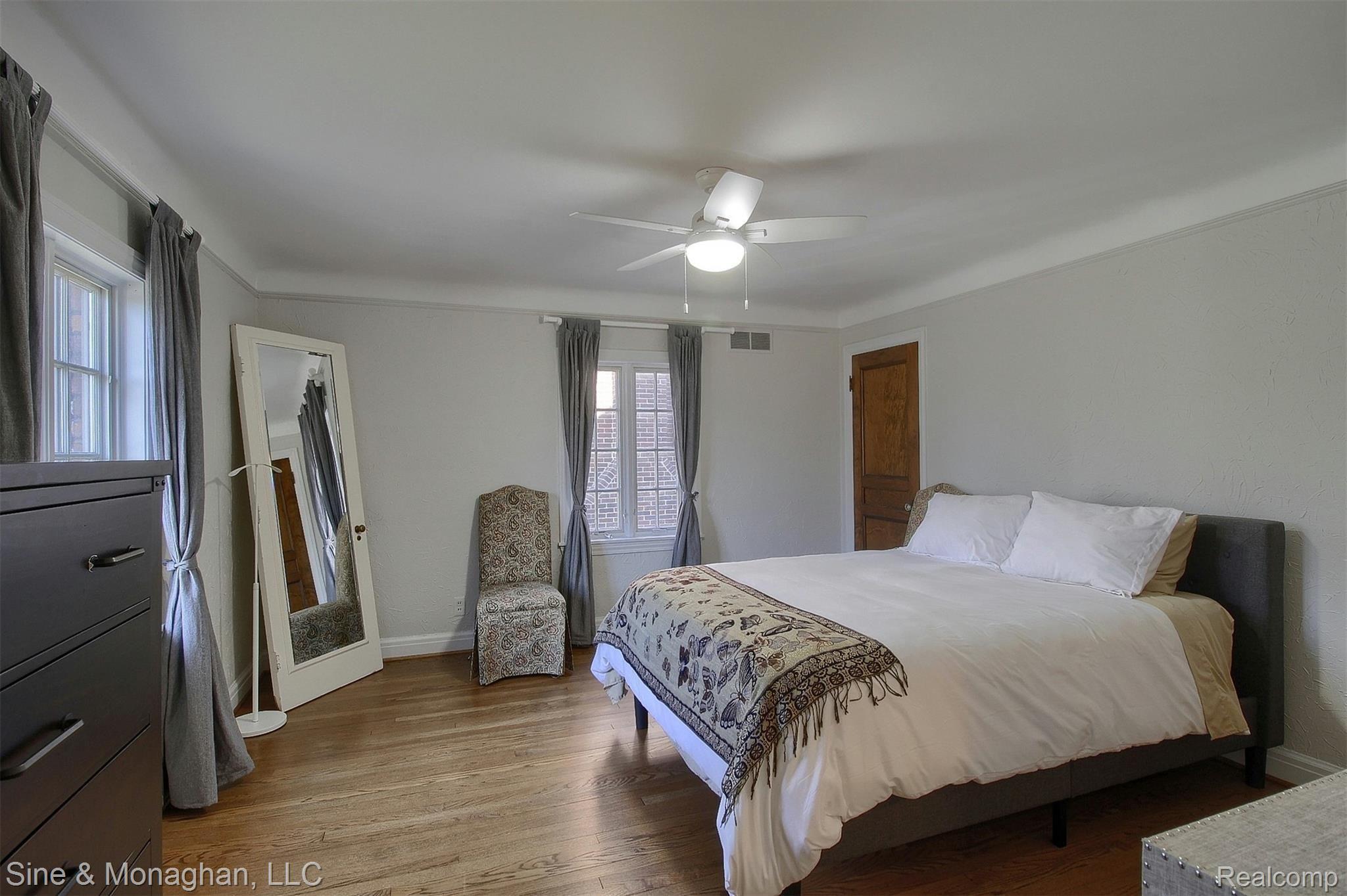 600 Lincoln Road Grosse Pointe, MI 48230 - Photo 14 of 37 15-Master Bedroom.jpg