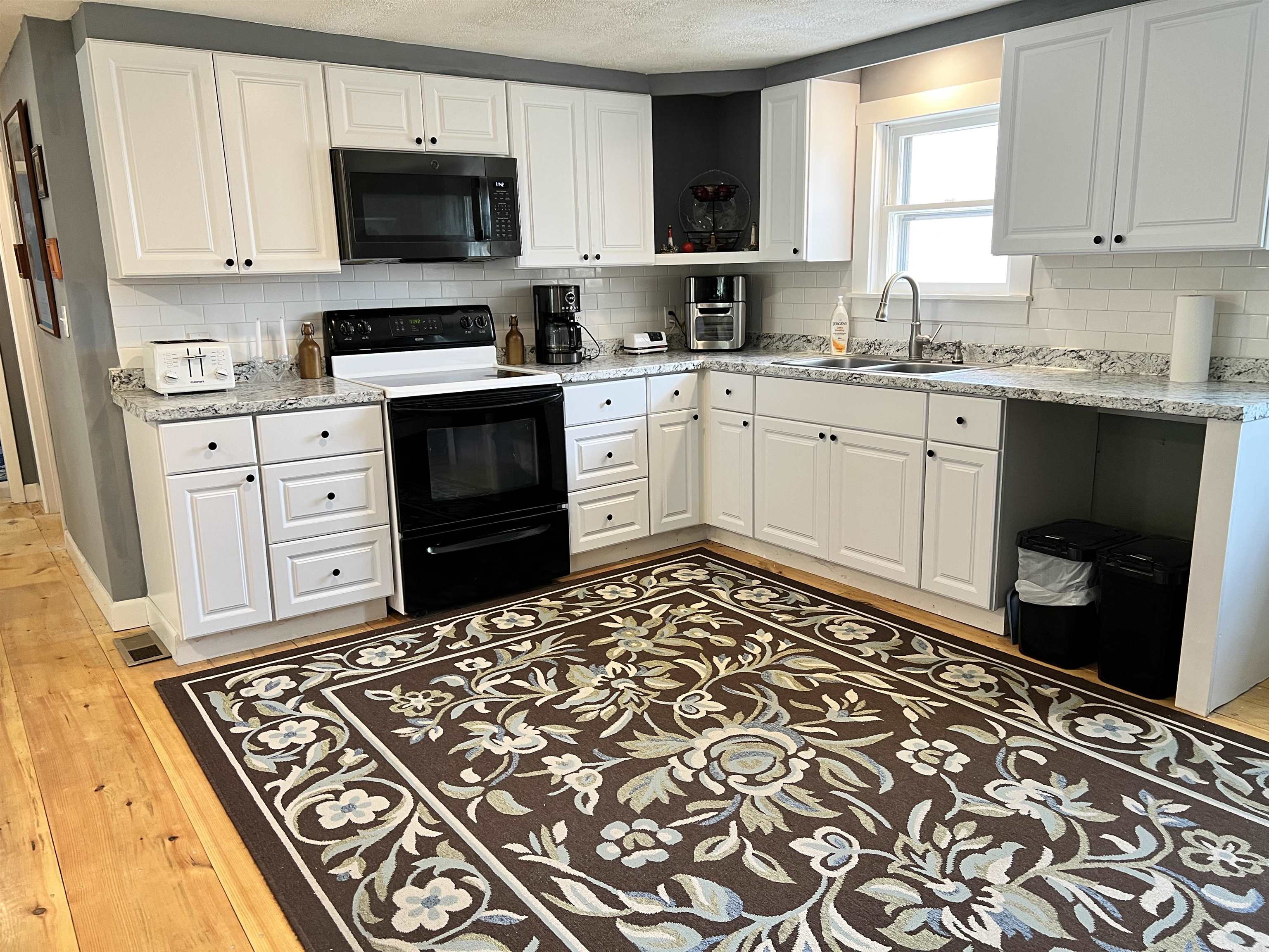 415 Bliss Road Hartford, VT 05001 - Photo 6 of 40 Gallery Image 6