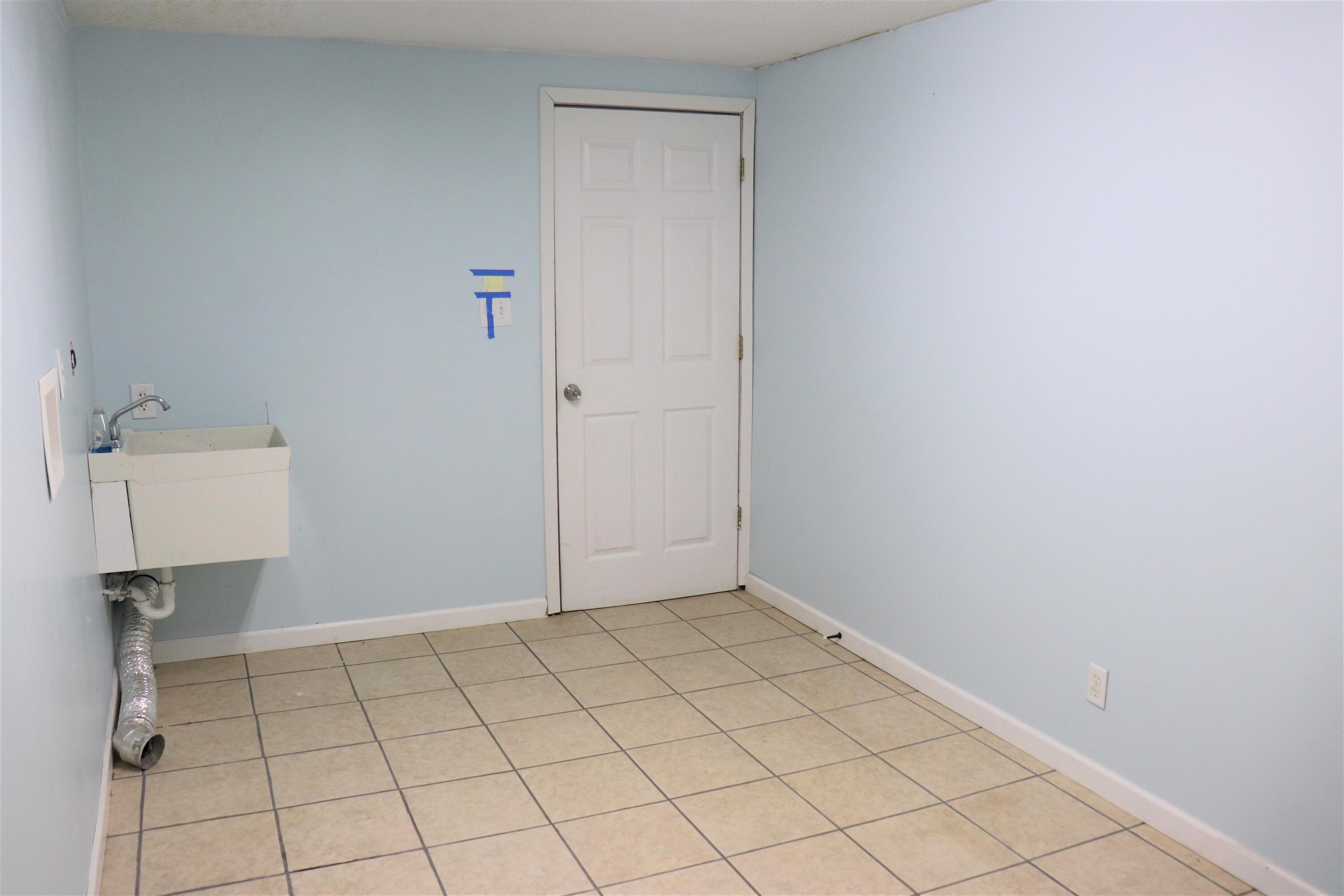 1076 Bancroft Road McDonald, TN 37353 - Photo 15 of 24 3 - laundry room door