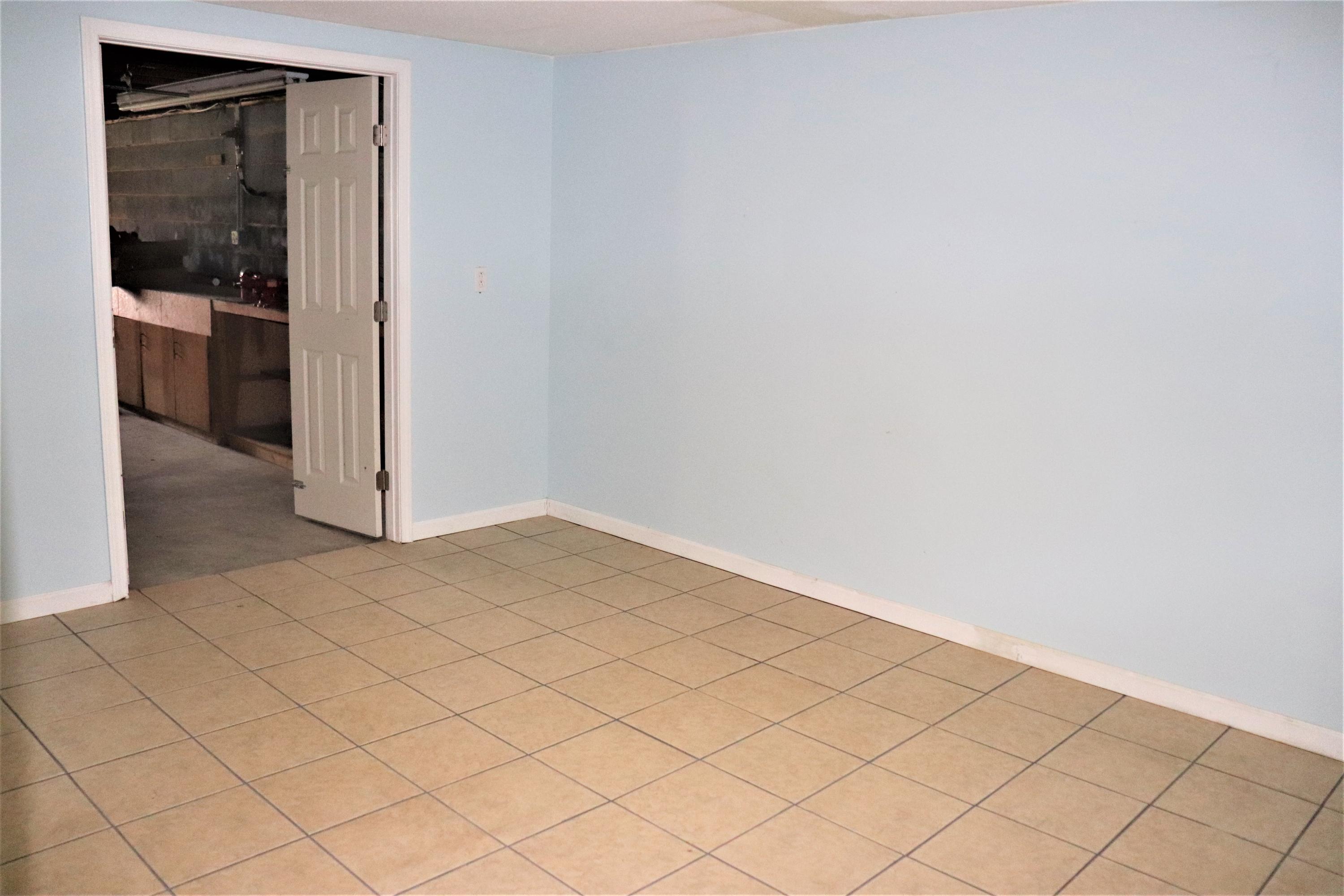 1076 Bancroft Road McDonald, TN 37353 - Photo 17 of 24 3 - bonus room well light