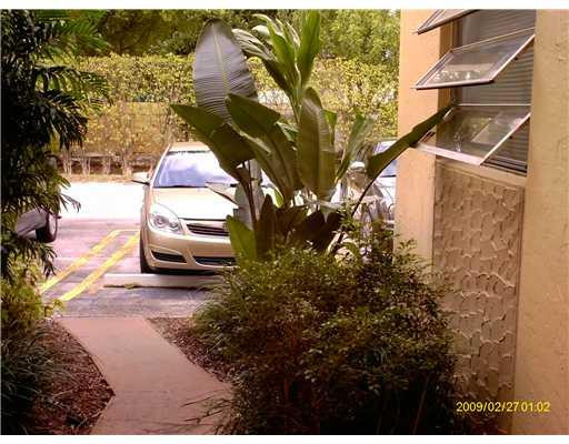 151 Berkley Road, Unit 101 Hollywood, FL 33024 - Photo 15 of 16 Exterior Front