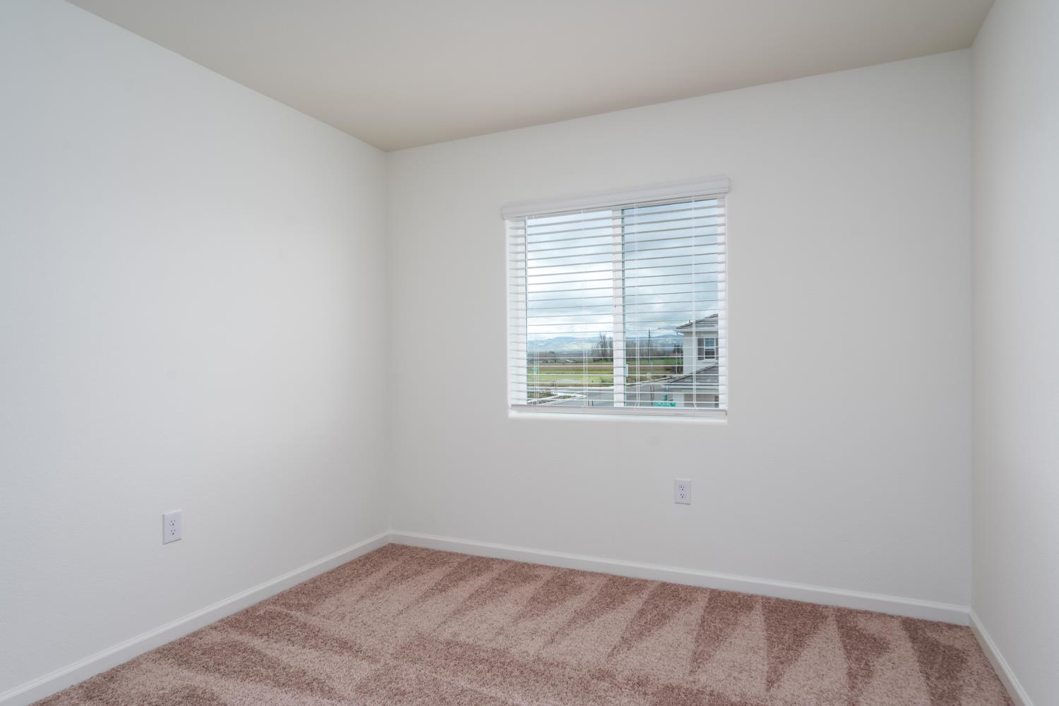 2259 Travis Court Newman, CA 95360 - Photo 14 of 17 an empty room with a window