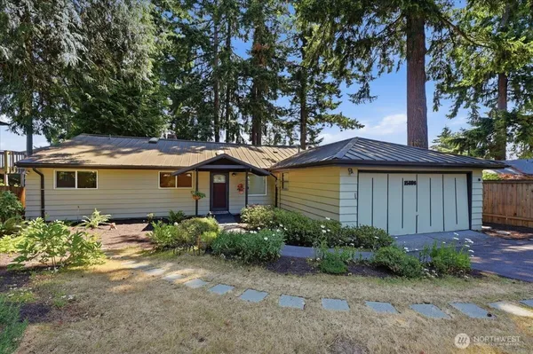 $900,000 | 15804 35th Avenue Northeast, Lake Forest Park, WA 98155