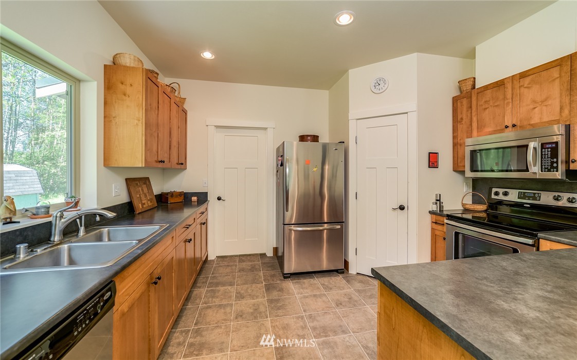 7160 Valley View Road Ferndale, WA 98248 - Photo 5 of 23
