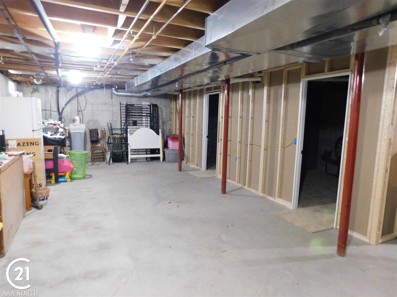 9592 Bryce Road Avoca, MI 48006 - Photo 20 of 28 50025095-19.JPG
