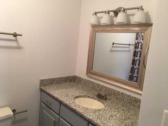 2051 Ruritan Road Roanoke, VA 24012 - Photo 15 of 19 Main Full Bathroom
