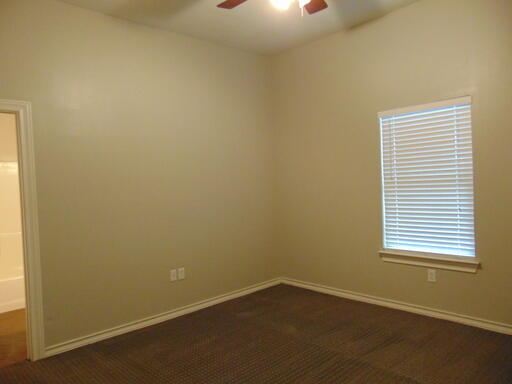 1712 23rd Street, Unit B Lubbock, TX 79411 - Photo 6 of 9 an empty room with a window