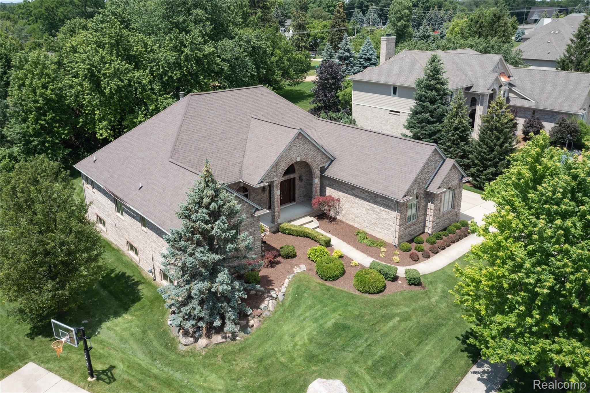 1064 Autumnview Drive Rochester, MI 48307 - Photo 4 of 40 1064AutumnviewAerial-2.jpg