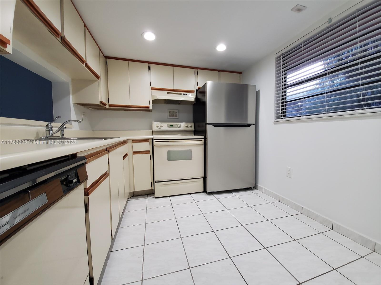 10985 Southwest 107th Street, Unit 216 Miami, FL 33176 - Photo 4 of 15