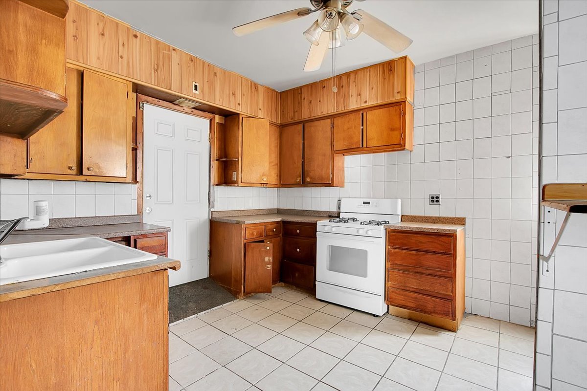 321 West 114th Street Chicago, IL 60628 - Photo 9 of 30