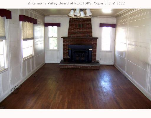 1800 Winfield Road Winfield, WV 25213 - Photo 2 of 8 Living Room.