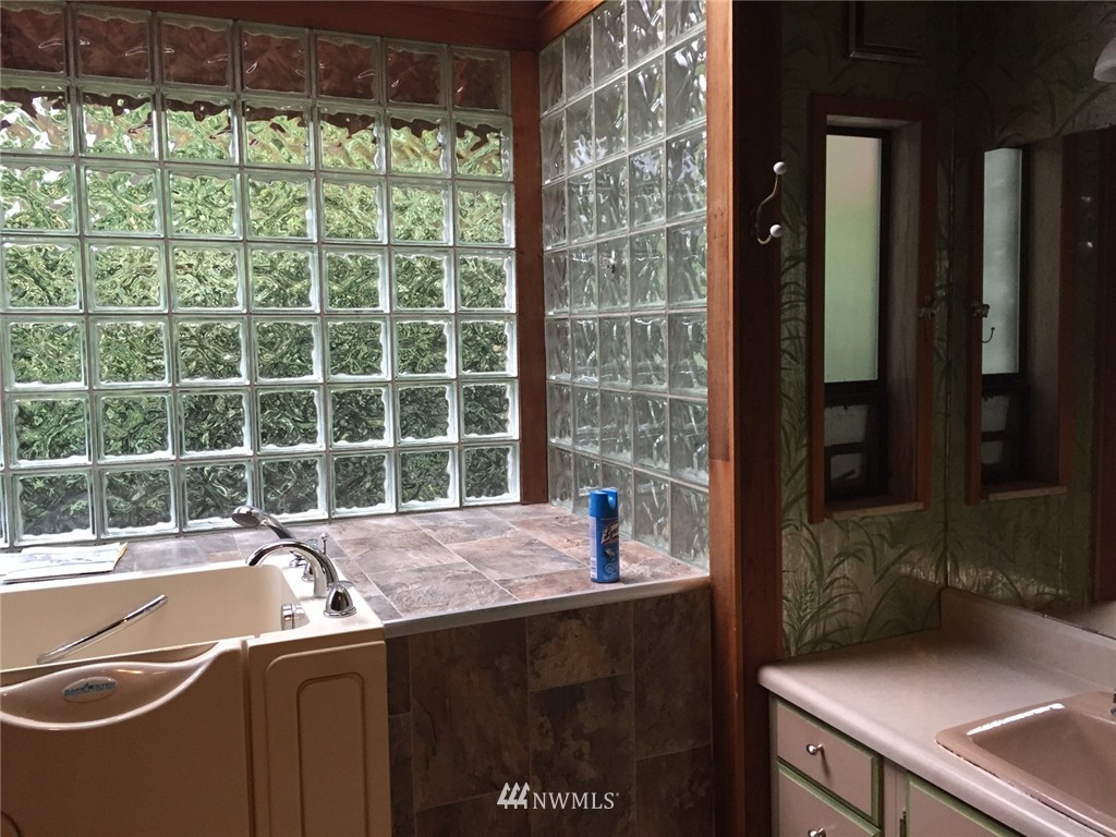 410 West Bluff Road Point Roberts, WA 98281 - Photo 13 of 21 Gallery Image 13