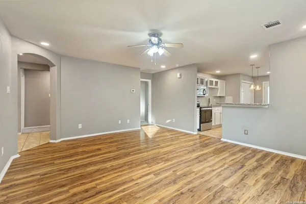$1,670 | 9131 Hilltop Crossing Drive, San Antonio, TX 78251
