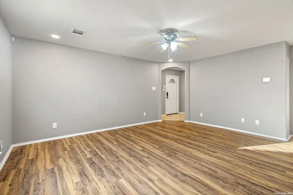 $1,670 | 9131 Hilltop Crossing Drive, San Antonio, TX 78251
