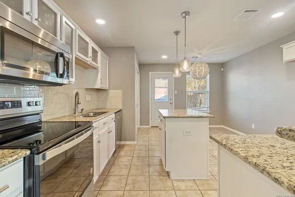 $1,670 | 9131 Hilltop Crossing Drive, San Antonio, TX 78251