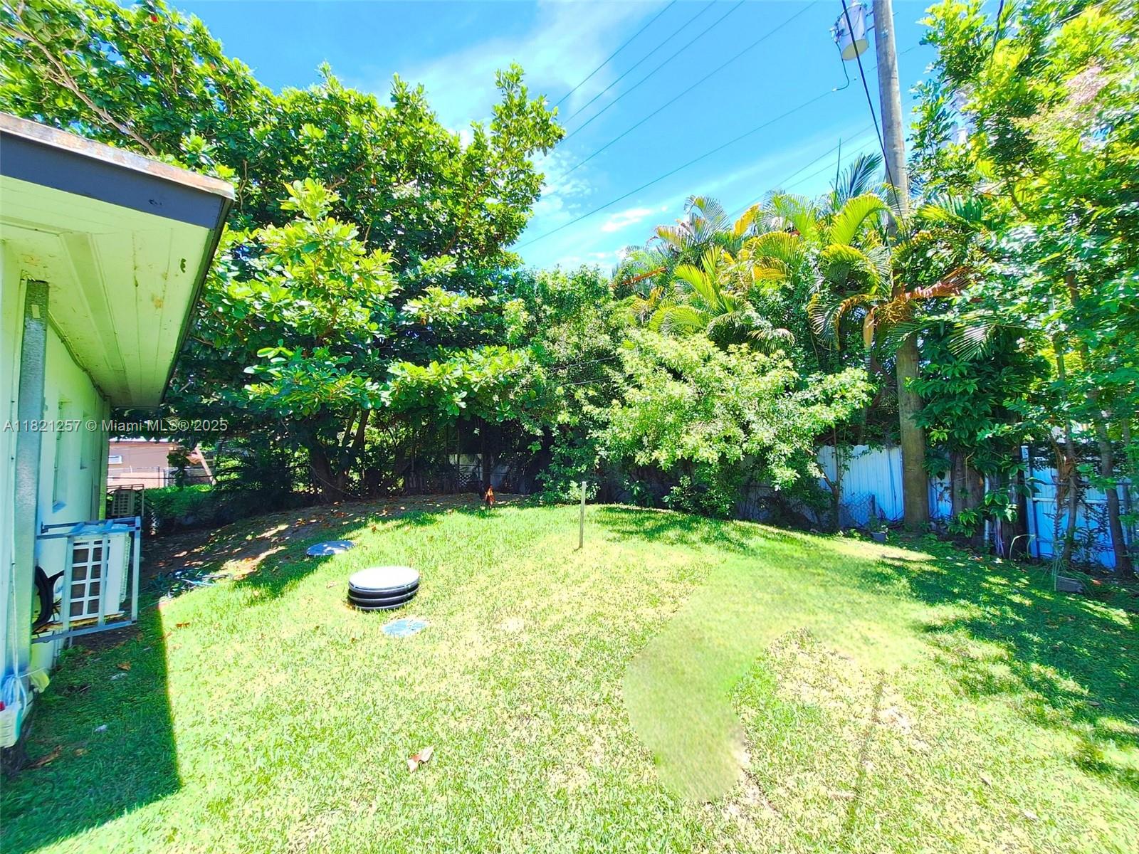 Biscayne Shores Miami, FL 33161 - Photo 21 of 21 a view of yard with small space