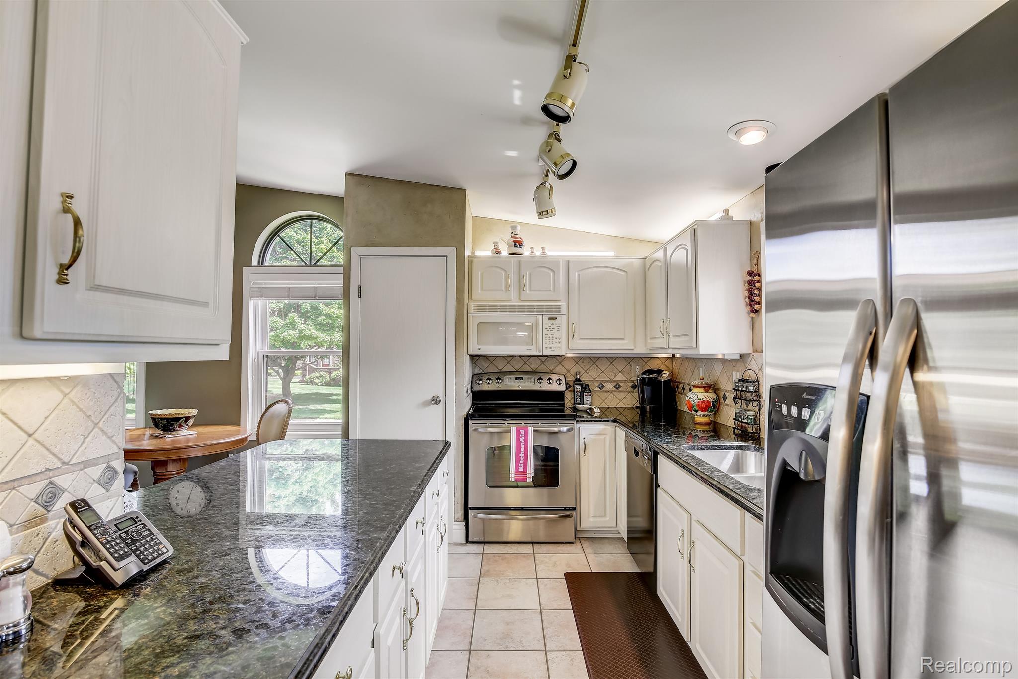 2298 London Bridge Drive, Unit 56 Rochester, MI 48307 - Photo 10 of 30 Gallery Image 10