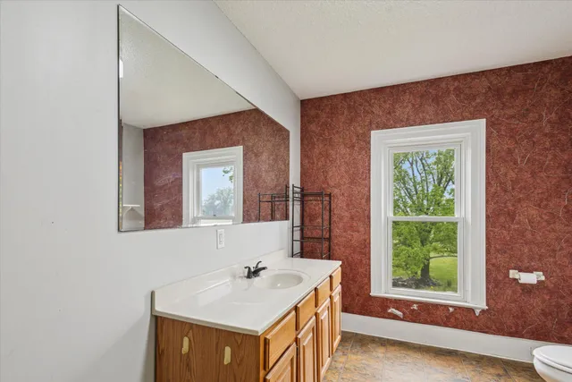 $260,000 | 4900 East Mosherville Road, Jonesville, MI 49250