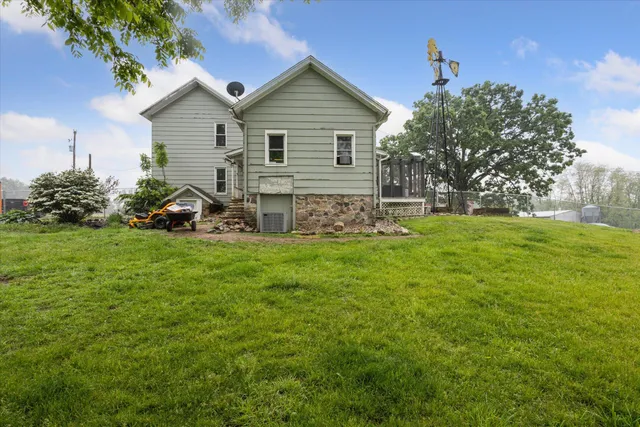 $260,000 | 4900 East Mosherville Road, Jonesville, MI 49250