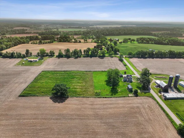 $260,000 | 4900 East Mosherville Road, Jonesville, MI 49250