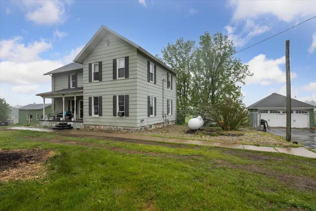 $260,000 | 4900 East Mosherville Road, Jonesville, MI 49250