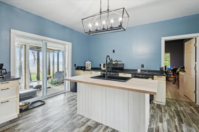 $260,000 | 4900 East Mosherville Road, Jonesville, MI 49250