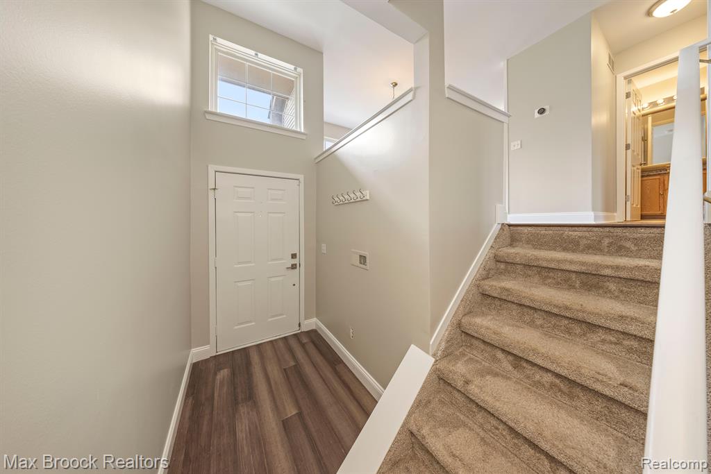 315 Oak Ridge Drive Pontiac, MI 48341 - Photo 4 of 26