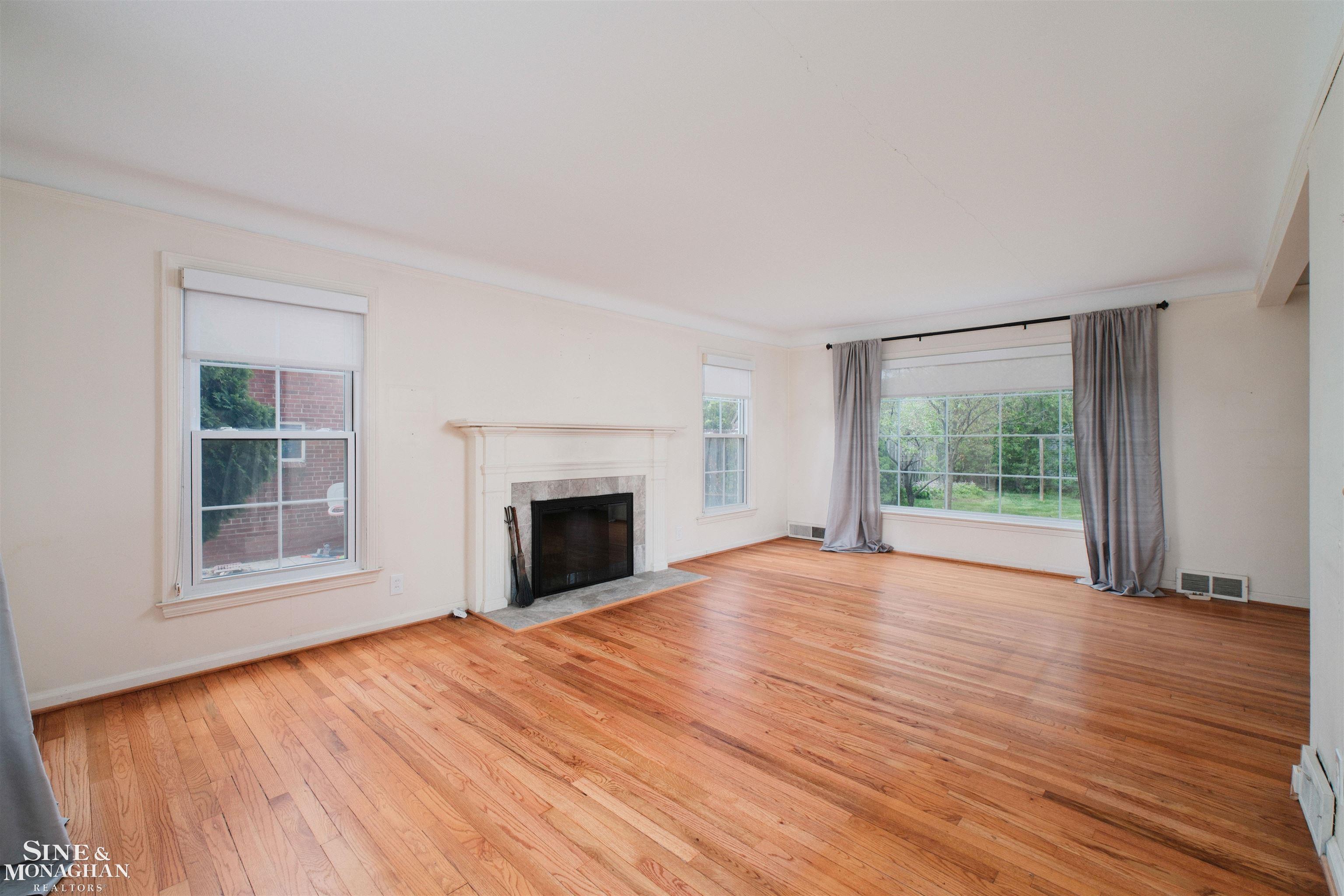 1726 Hawthorne Road Grosse Pointe Woods, MI 48236 - Photo 6 of 44