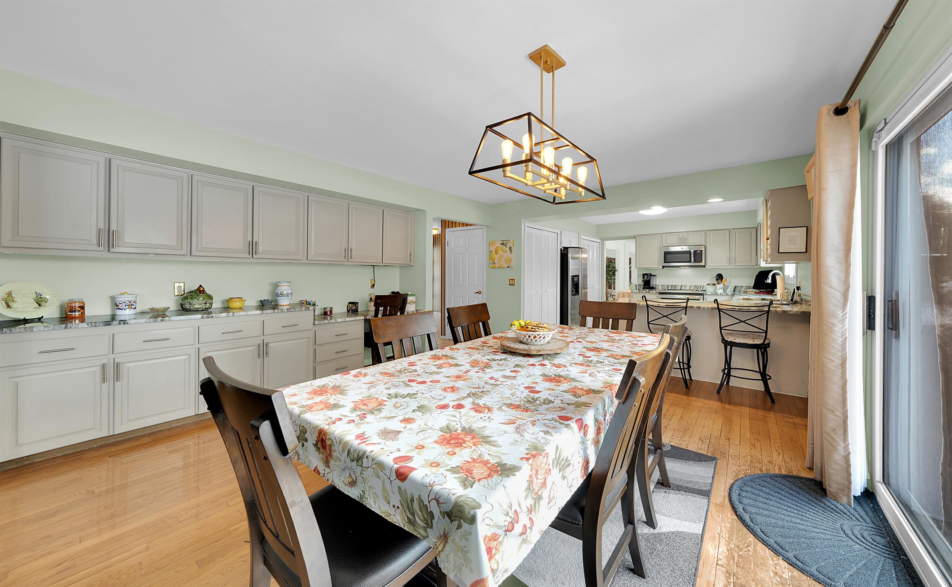 5234 Aintree Road Rochester, MI 48306 - Photo 21 of 40 50165758-0F0BB01F-C390-49AC-8A8D-DBC8918CD43A.JPG