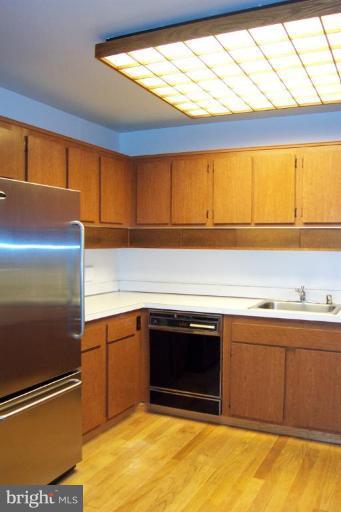 1660 Chimney House Road Reston, VA 20190 - Photo 4 of 11 Kitchen #2