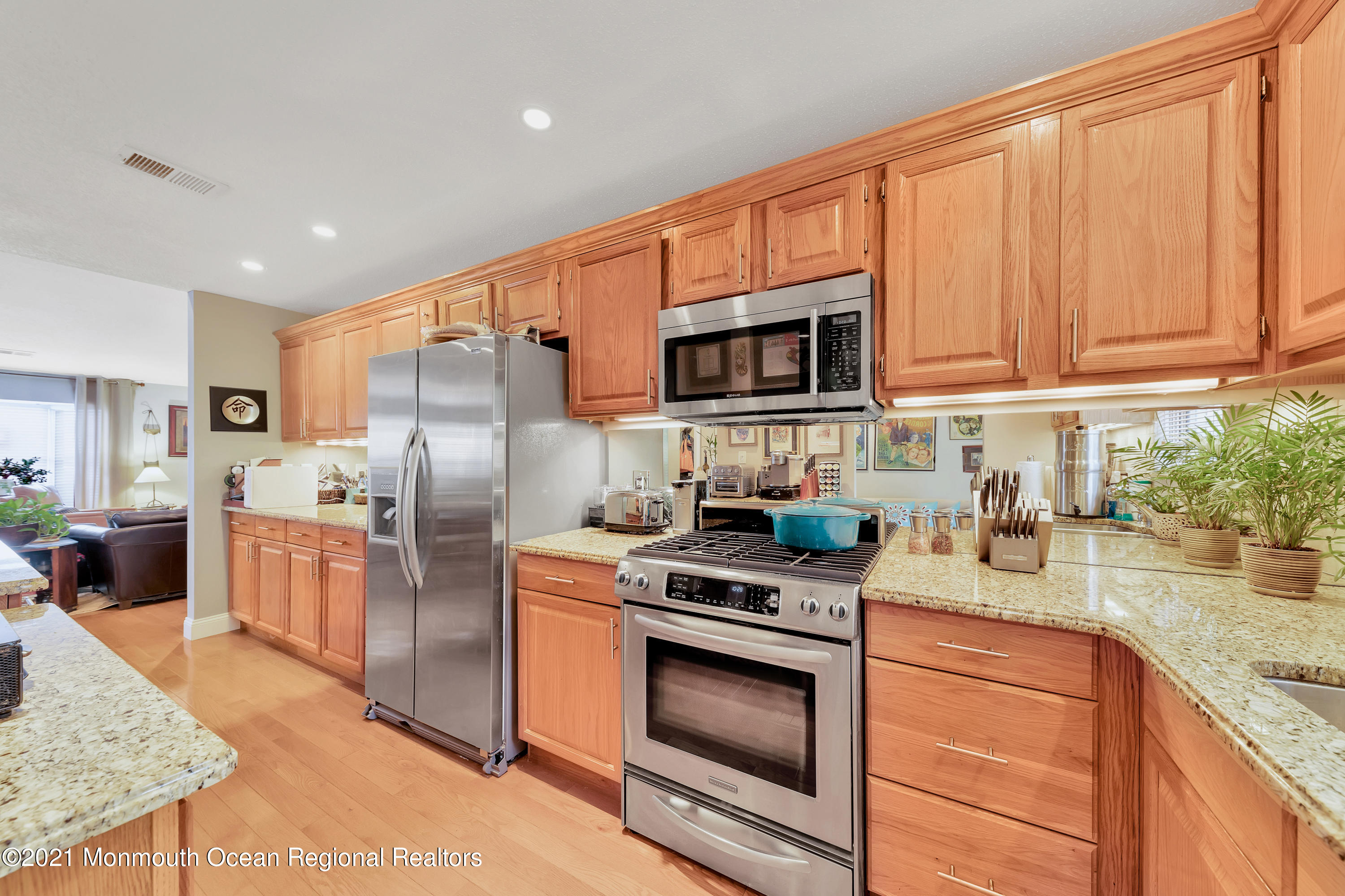 24 Ivy Ridge Close, Unit 1000 Freehold, NJ 07728 - Photo 22 of 34 24IvyRidgeClose-19