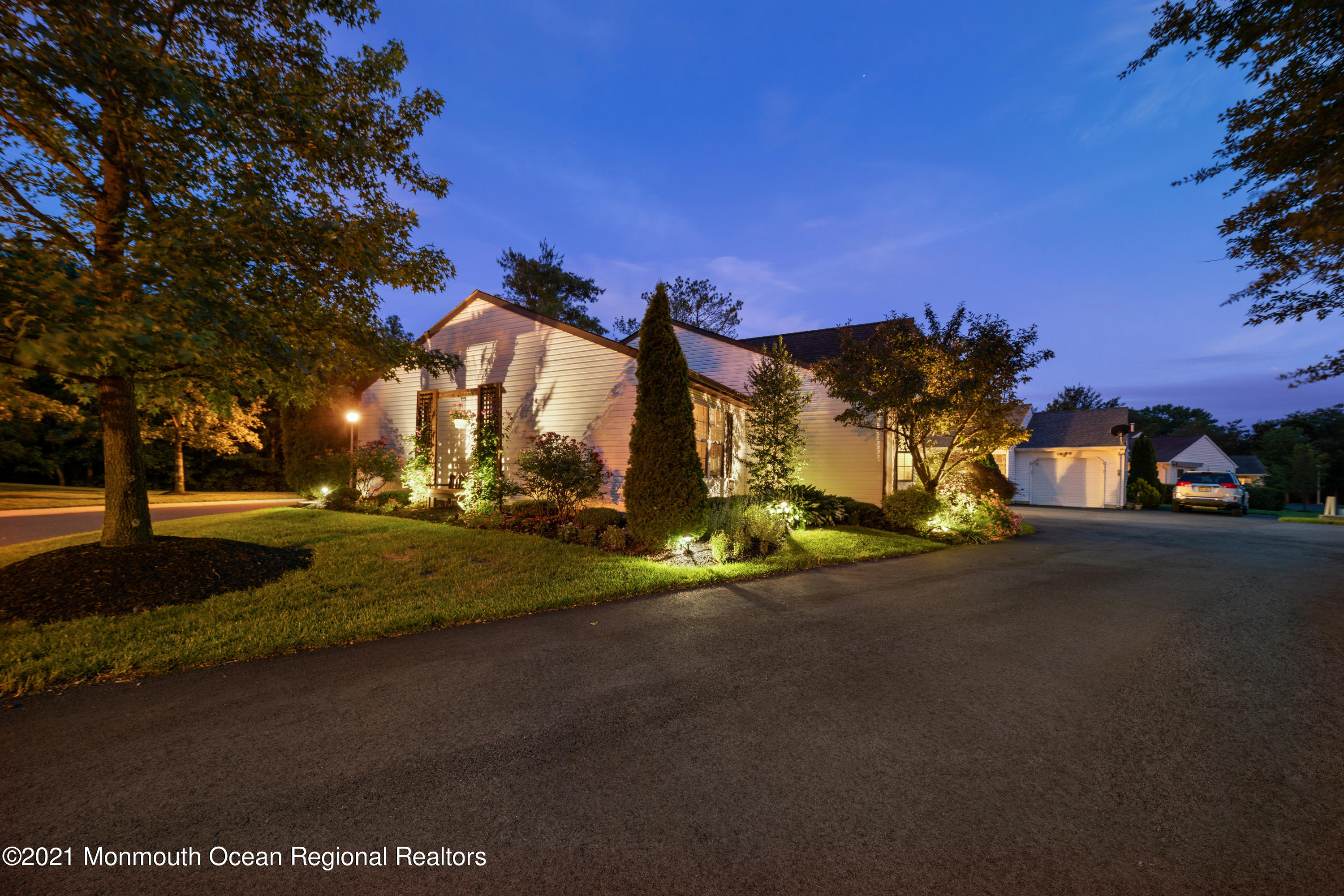 24 Ivy Ridge Close, Unit 1000 Freehold, NJ 07728 - Photo 8 of 34 24IvyRidgeClose-28