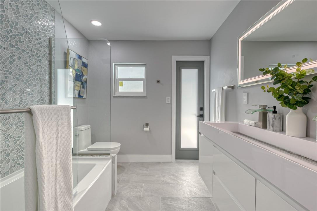 1382 Southwest 13th Drive Boca Raton, FL 33486 - Photo 37 of 65 Guest bathroom