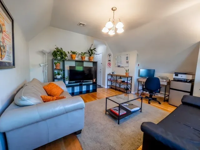 $2,600 | 153 Amory Street, Unit 3, Boston, MA 02119