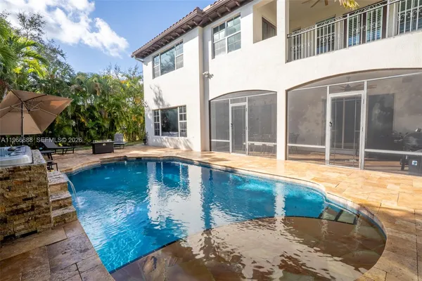 a view of a back yard