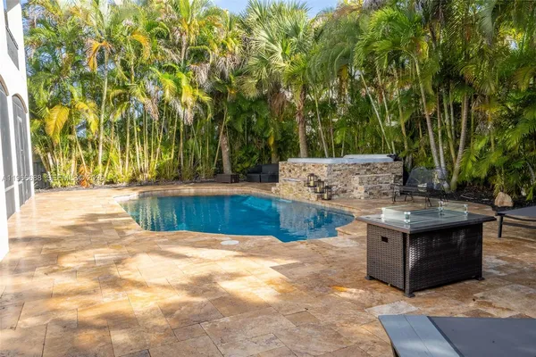 a view of a backyard with plants