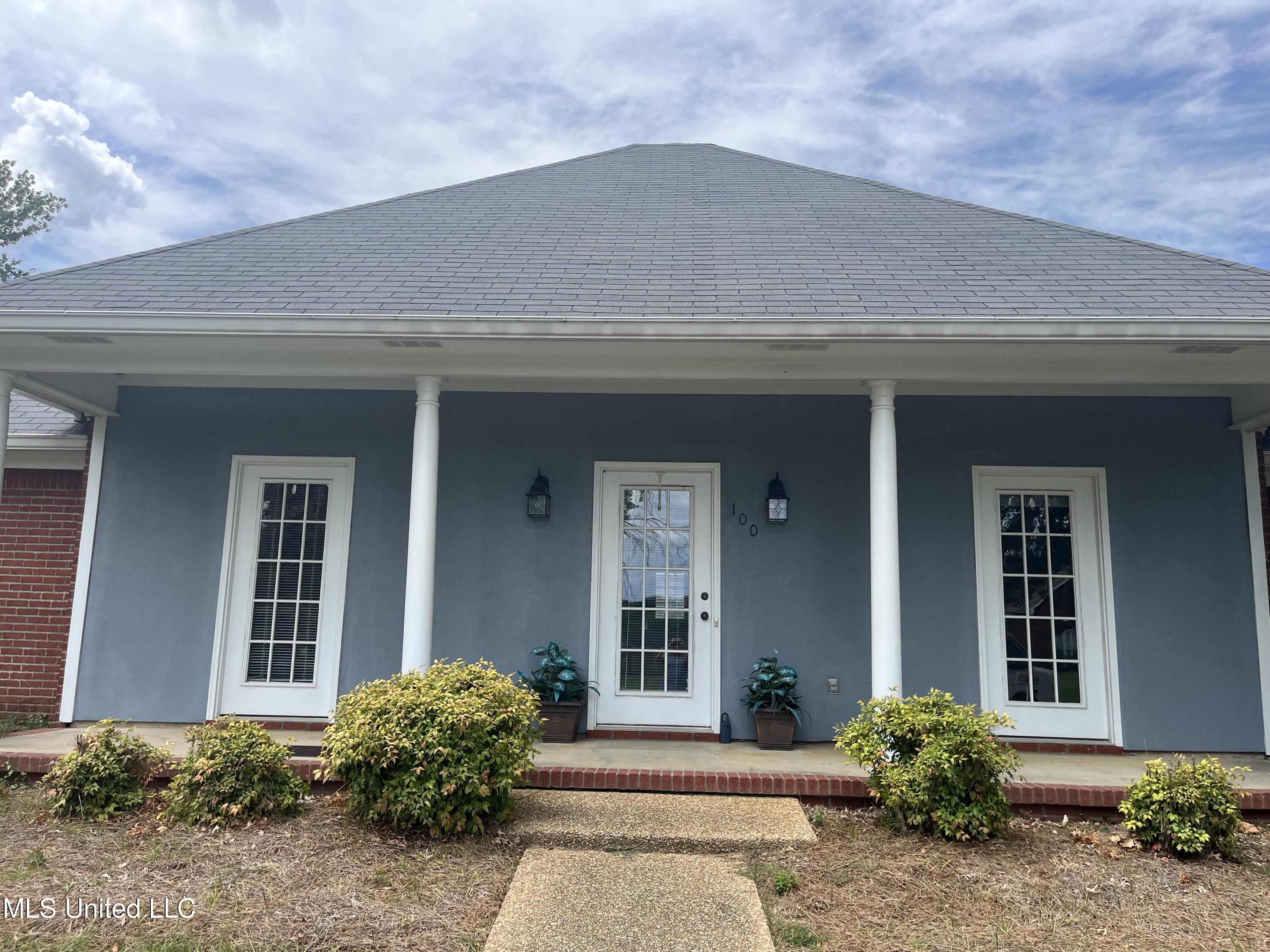 100 Greenfield Way Madison, MS 39110 - Photo 2 of 19 IMG_9007