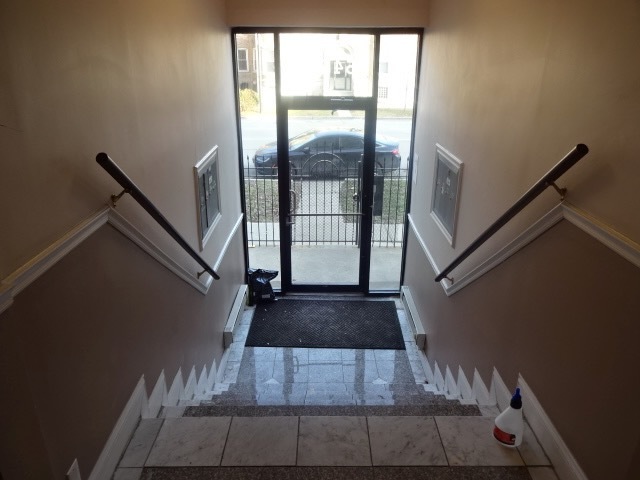 4546 South Indiana Avenue, Unit 2N Chicago, IL 60653 - Photo 15 of 16 a view of entryway