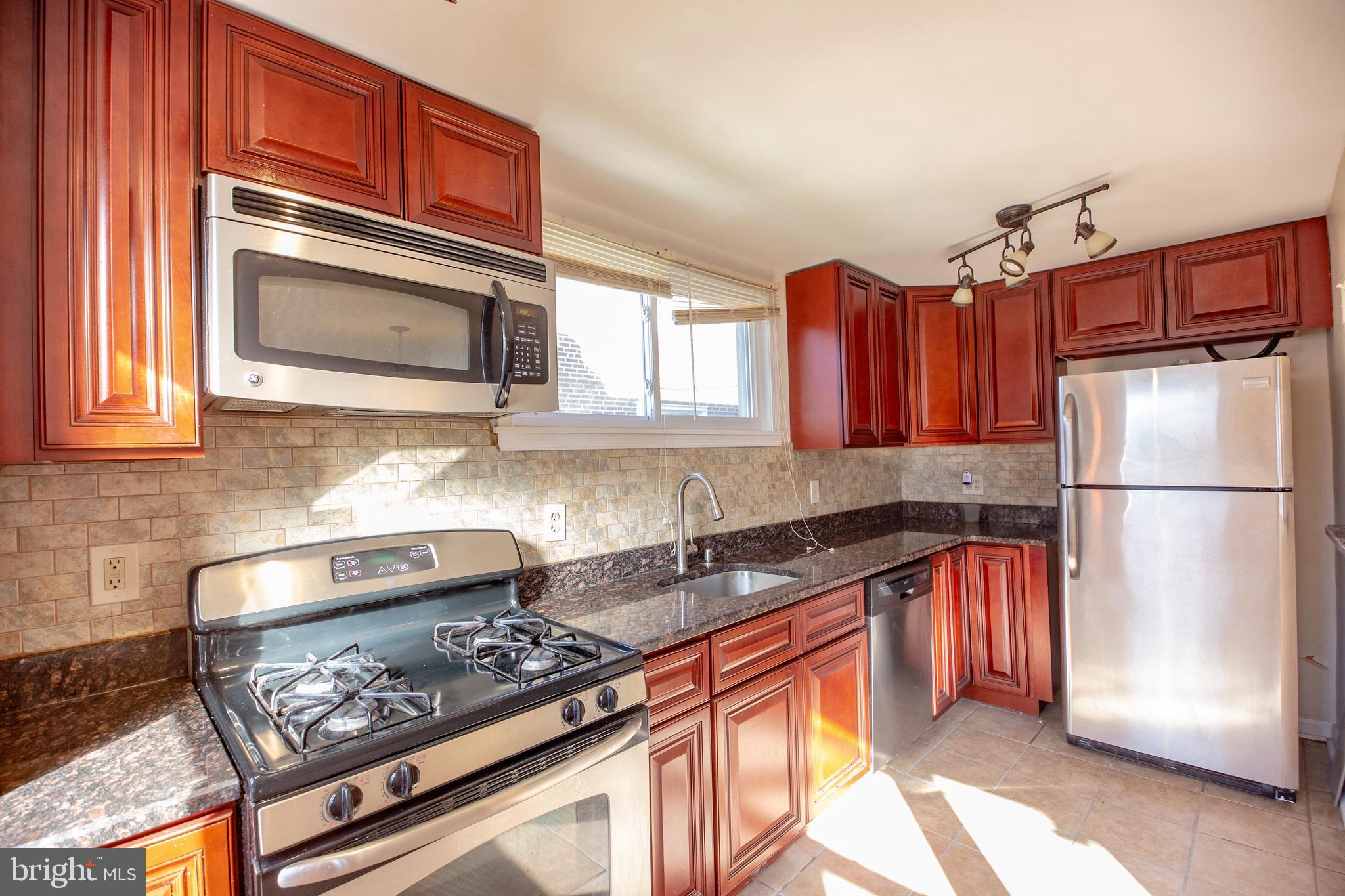 7534 Sherwood Road Philadelphia, PA 19151 - Photo 7 of 17 Gallery Image 7