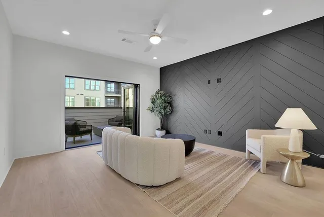 a view of a back yard of the house